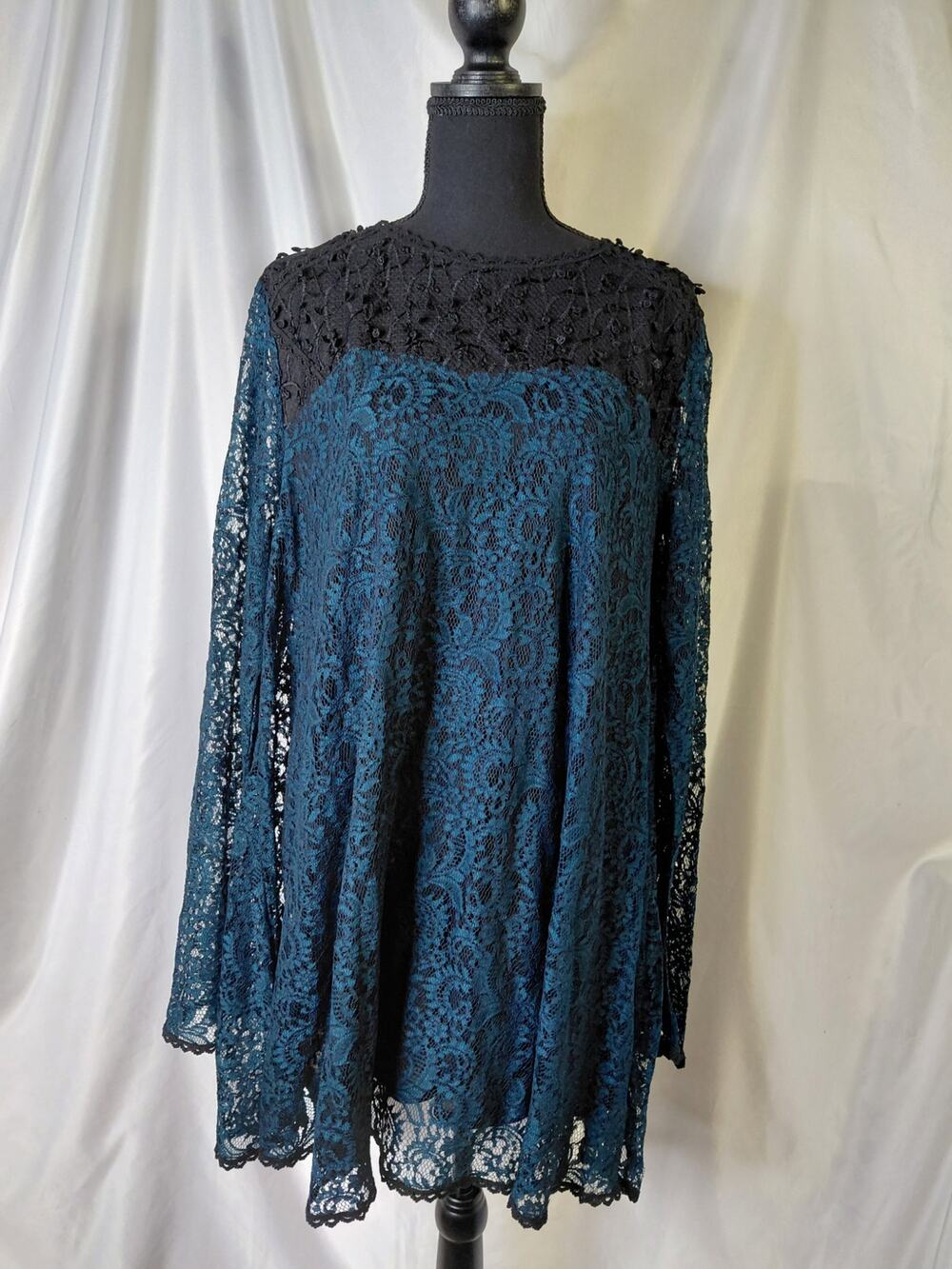 BLACK AND BLUE LACE TUNIC